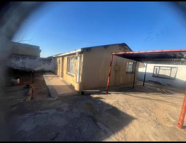 2 BEDROOM PROPERTY TO RENT IN MEADOWLANDS EAST